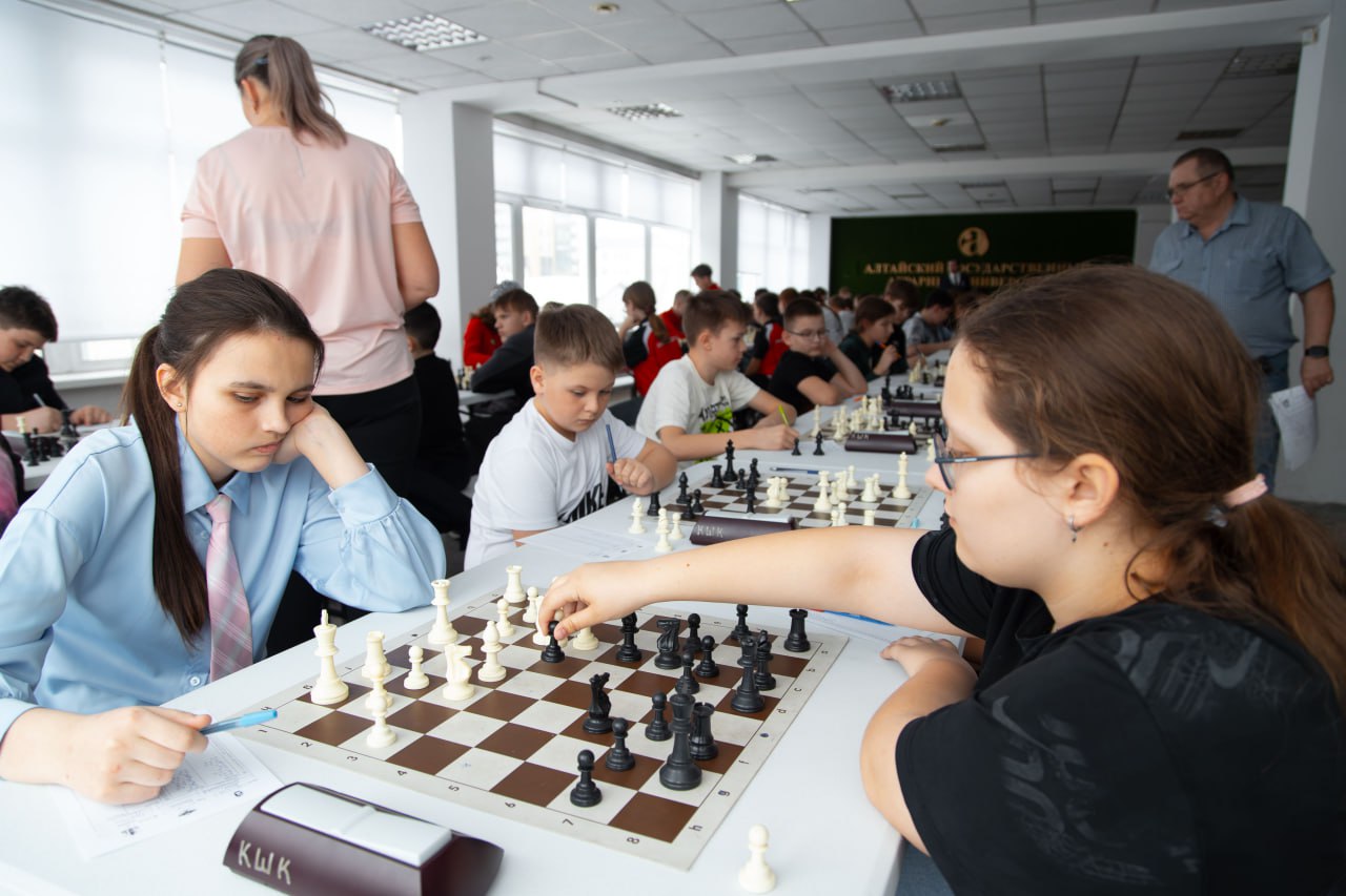 Лучшие краевые шахматисты-школьники встретились в Барнауле на финалах соревнований «Белая ладья», «Дебют» и «Шахматное поле» Лучшие краевые шахматисты-школьники встретились в Барнауле на финалах соревнований «Белая ладья», «Дебют» и «Шахматное поле»