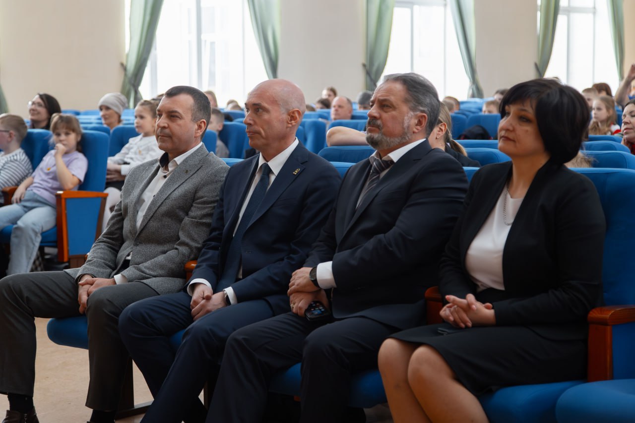 Лучшие краевые шахматисты-школьники встретились в Барнауле на финалах соревнований «Белая ладья», «Дебют» и «Шахматное поле» Лучшие краевые шахматисты-школьники встретились в Барнауле на финалах соревнований «Белая ладья», «Дебют» и «Шахматное поле»