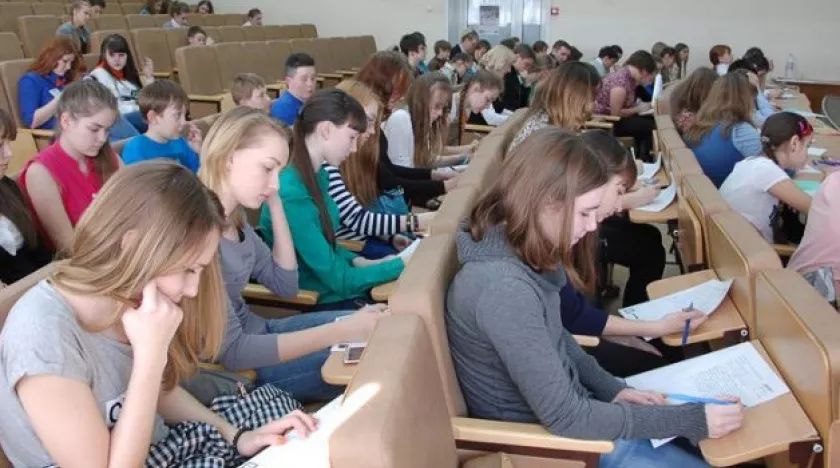 Правительство РФ утвердило перечень из 300 образовательных программ, по которым в первую очередь будет увеличиваться количество бюджетных мест в вузах и колледжах