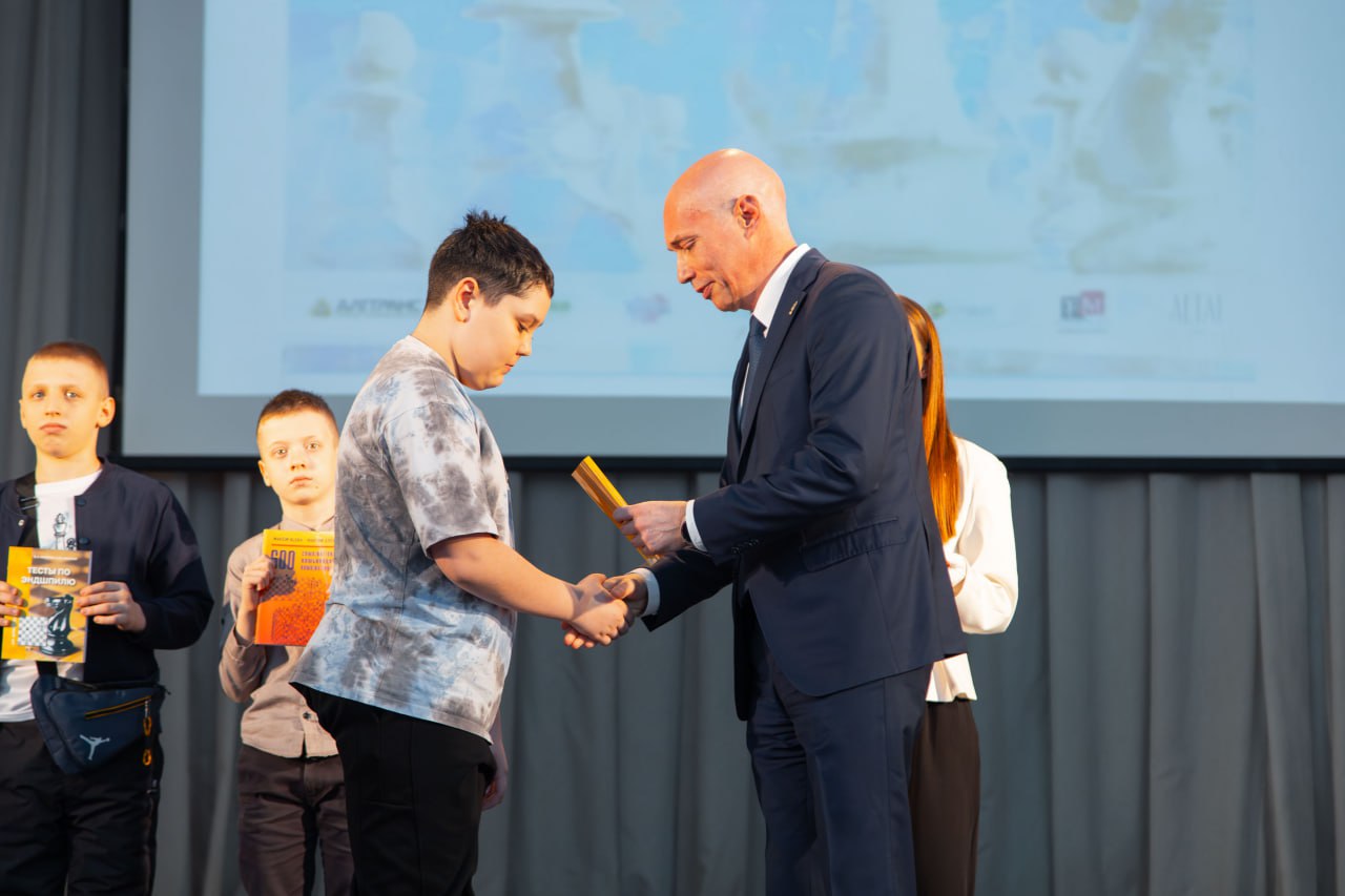 Лучшие краевые шахматисты-школьники встретились в Барнауле на финалах соревнований «Белая ладья», «Дебют» и «Шахматное поле» Лучшие краевые шахматисты-школьники встретились в Барнауле на финалах соревнований «Белая ладья», «Дебют» и «Шахматное поле»