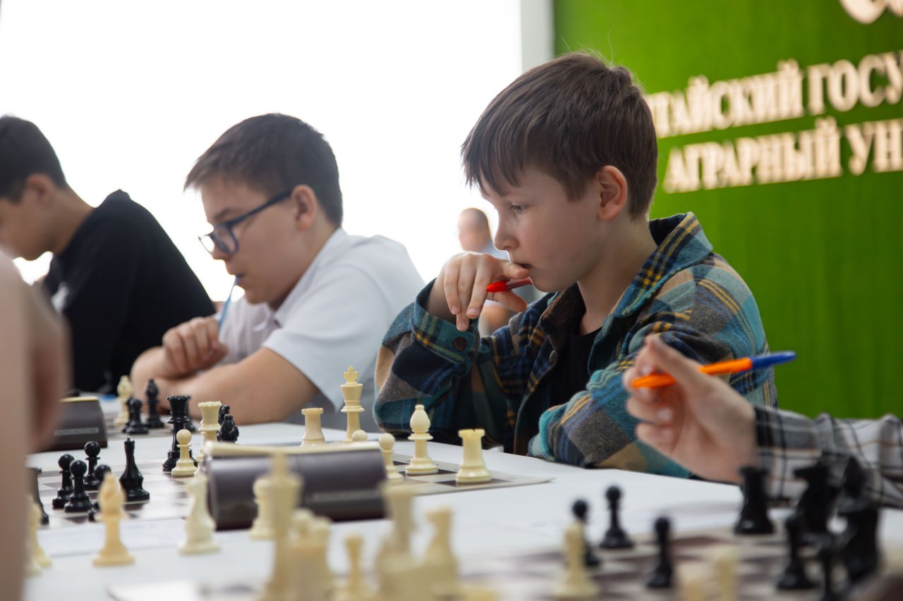 Лучшие краевые шахматисты-школьники встретились в Барнауле на финалах соревнований «Белая ладья», «Дебют» и «Шахматное поле» Лучшие краевые шахматисты-школьники встретились в Барнауле на финалах соревнований «Белая ладья», «Дебют» и «Шахматное поле»