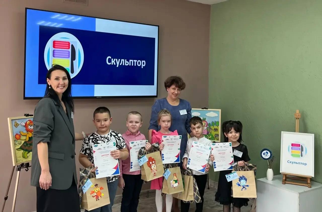 Виктор Томенко: Живопись, столярное дело, жестовое искусство, дизайн, предпринимательство, IT, медицина — во время «Абилимпикса» в нашем крае соревновались 190 школьников, студентов, специалистов с ограниченными... Виктор Томенко: Живопись, столярное дело, жестовое искусство, дизайн, предпринимательство, IT, медицина — во время «Абилимпикса» в нашем крае соревновались 190 школьников, студентов, специалистов с ограниченными...