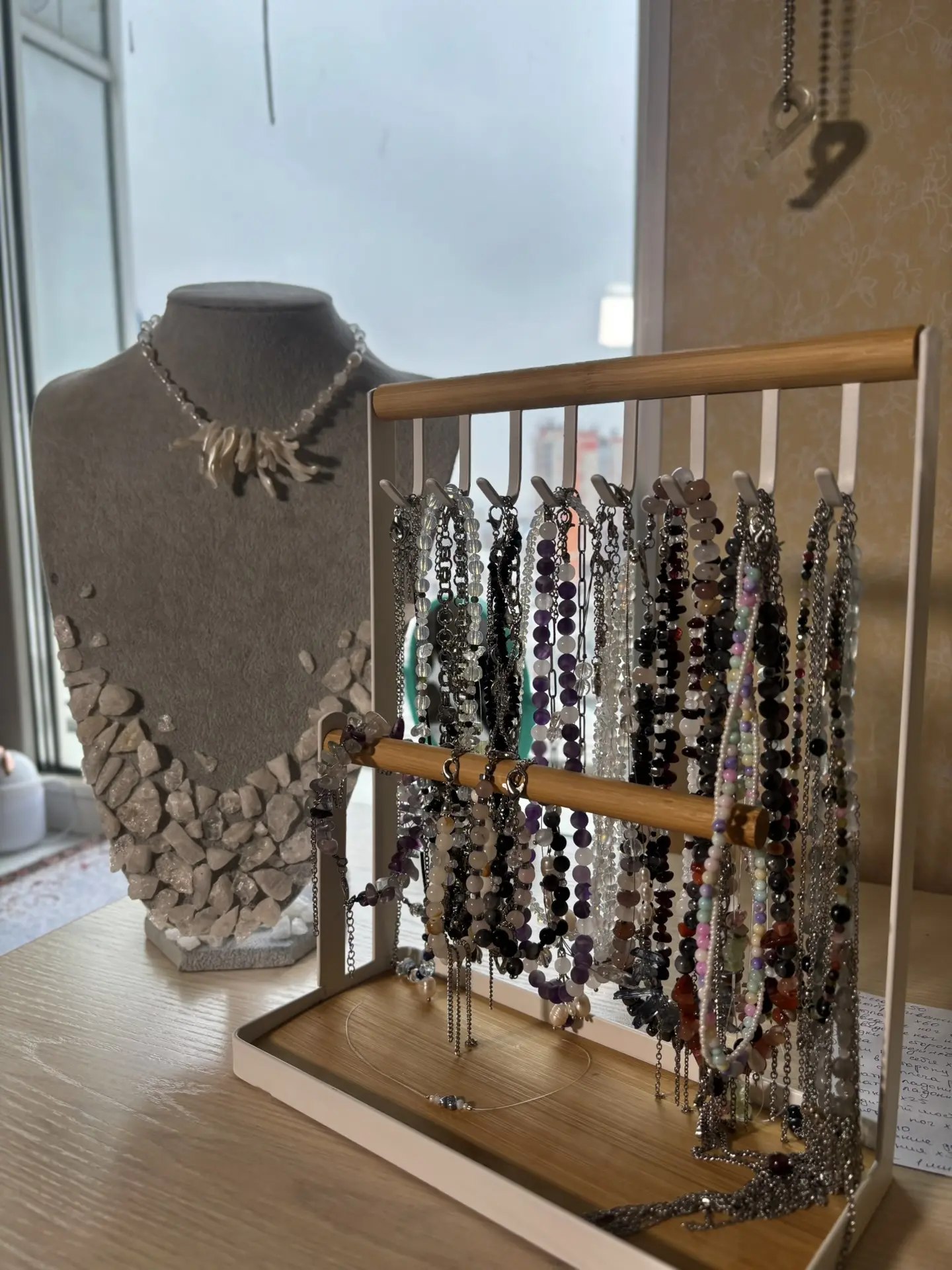 Жительница Барнаула создаёт уникальные авторские украшения из природных камней Жительница Барнаула создаёт уникальные авторские украшения из природных камней