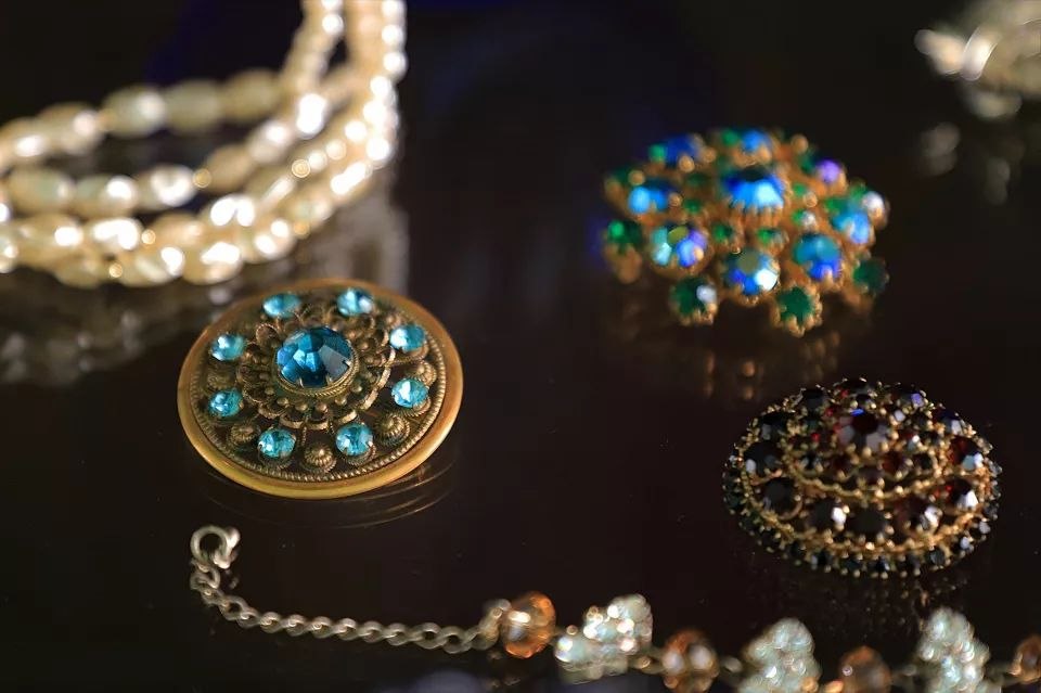 Выставка чешской бижутерии и посуды проходит в Бийске Выставка чешской бижутерии и посуды проходит в Бийске