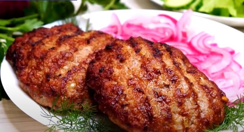 Необычные плоские котлеты по ресторанному рецепту, которые удивят вас