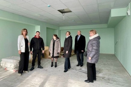 Татьяна Ильюченко в Бийске проверила ход ремонта промышленно-технологического колледжа и встретилась с юными парламентариями