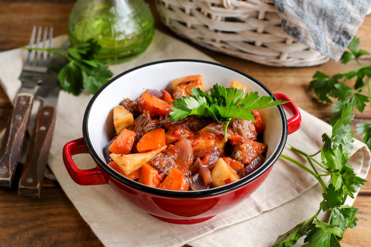 Вкусная говядина по-сибирски с пастернаком: простой рецепт на вечер