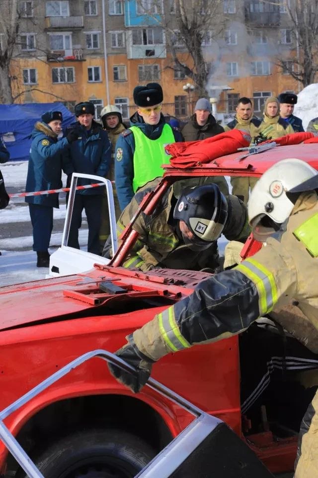 Краевые соревнования огнеборцев прошли в Бийске Краевые соревнования огнеборцев прошли в Бийске