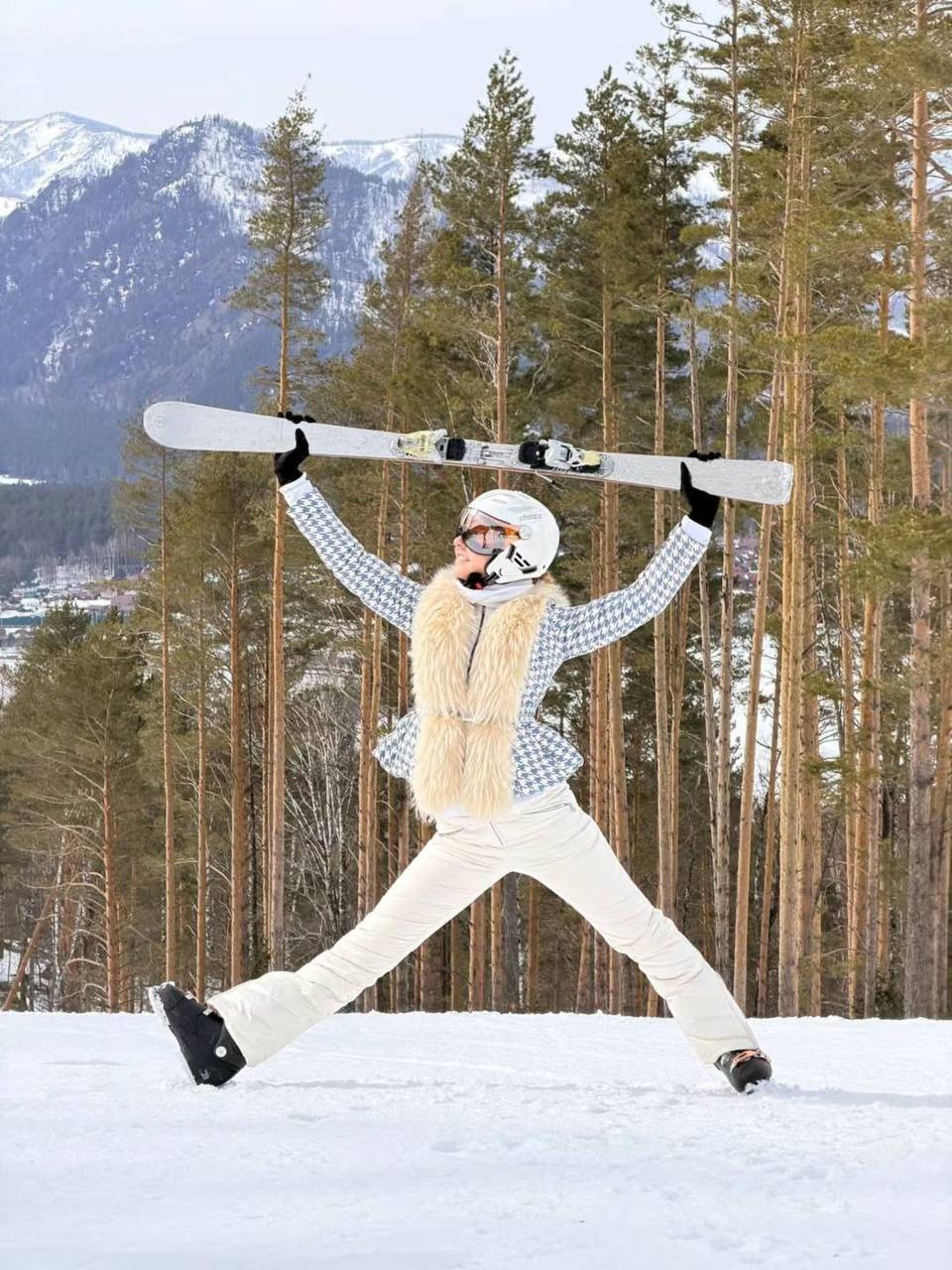 Российская фигуристка Татьяна Навка отдыхает на Алтае Российская фигуристка Татьяна Навка отдыхает на Алтае