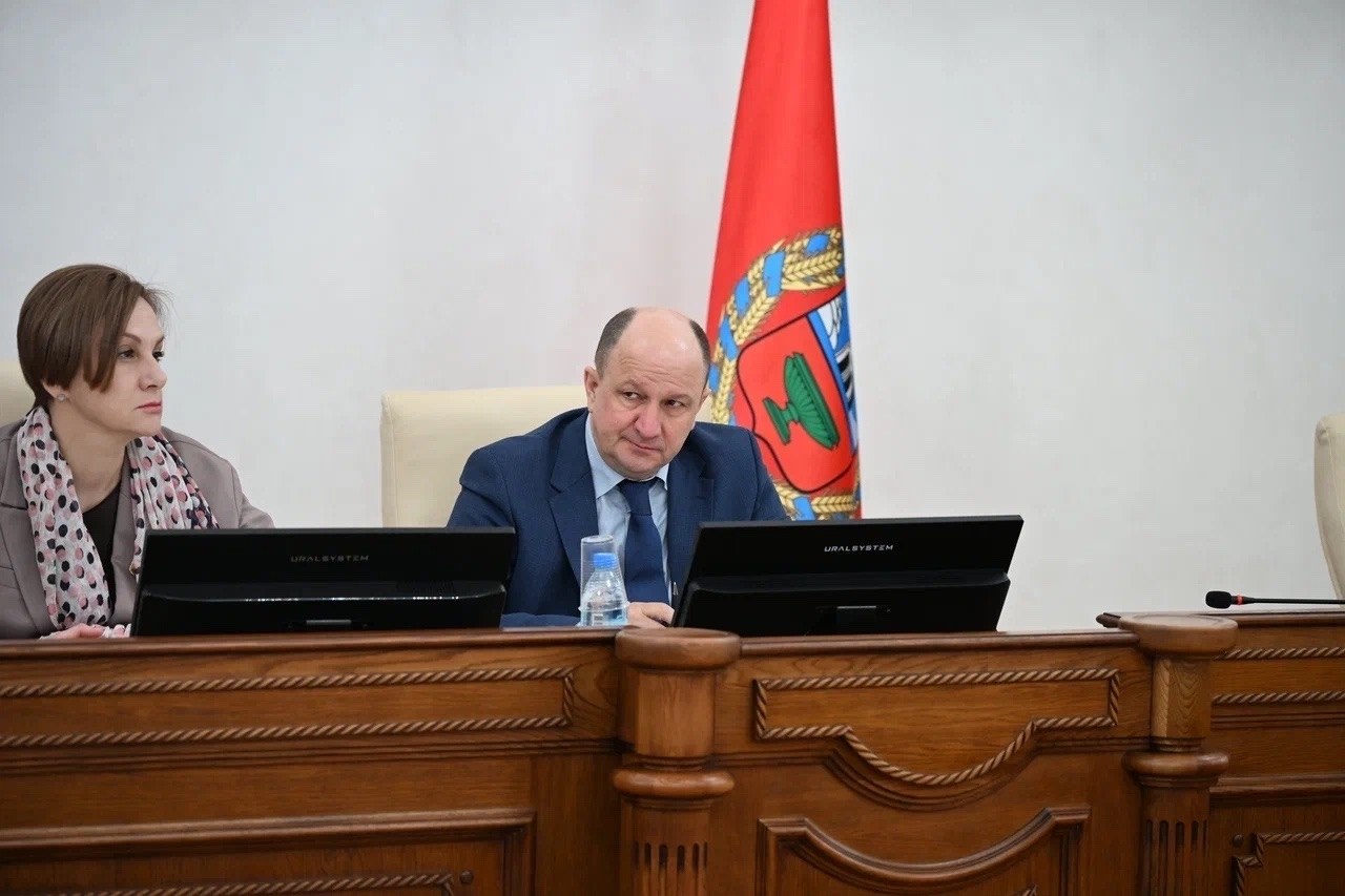 Депутаты краевого парламента обсудили план дорожных работ в Алтайском крае на 2026 год