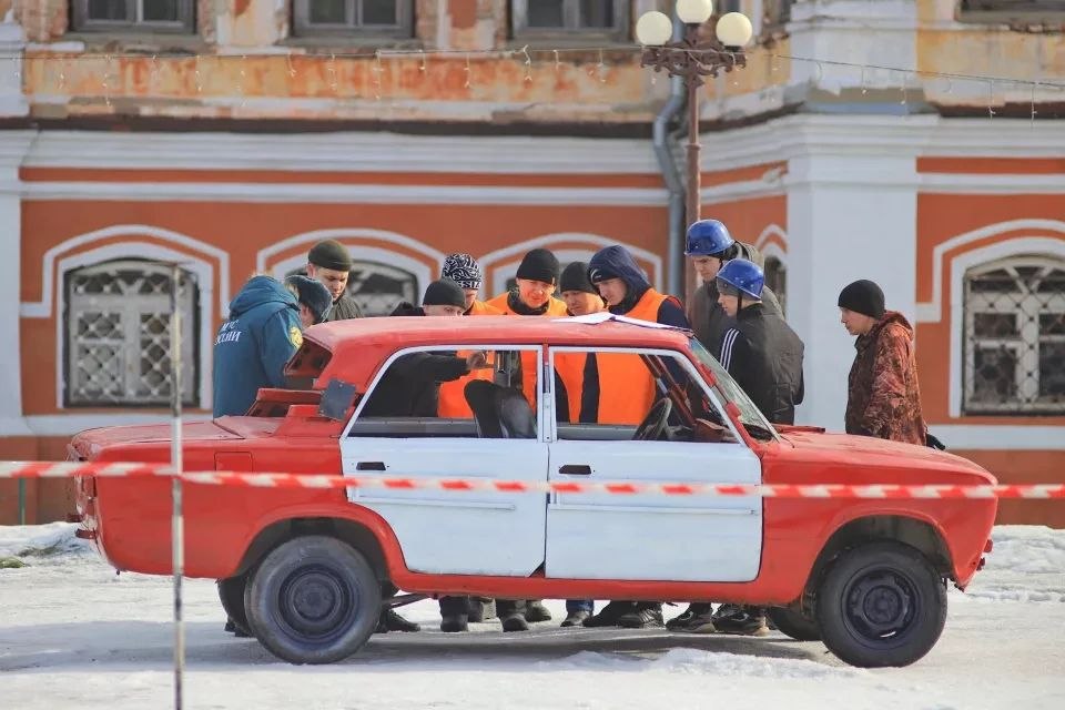 Краевые соревнования огнеборцев прошли в Бийске Краевые соревнования огнеборцев прошли в Бийске