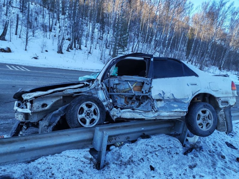 На Алтае водитель из Чеченской Республики выехал на встречную полосу и устроил ДТП На Алтае водитель из Чеченской Республики выехал на встречную полосу и устроил ДТП
