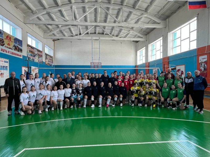 В Новичихе завершился зональный отборочный турнир девушек первенства России по волейболу «Серебряный мяч»