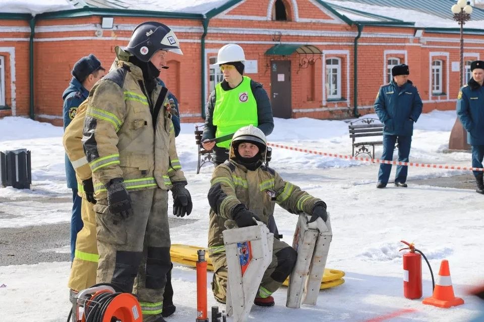 Краевые соревнования огнеборцев прошли в Бийске Краевые соревнования огнеборцев прошли в Бийске