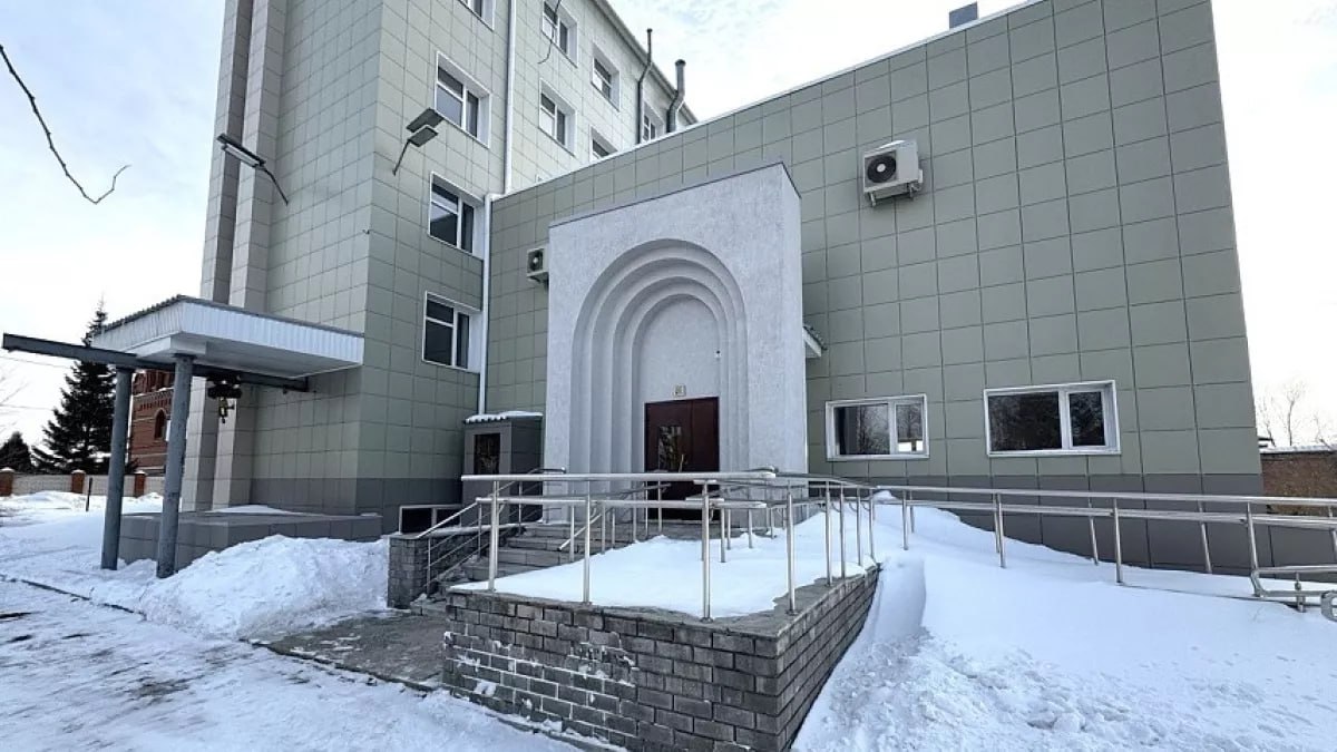 Пациентов поликлиники горбольницы №3 на ул. Бехтерева до конца года должны перевести в новое здание