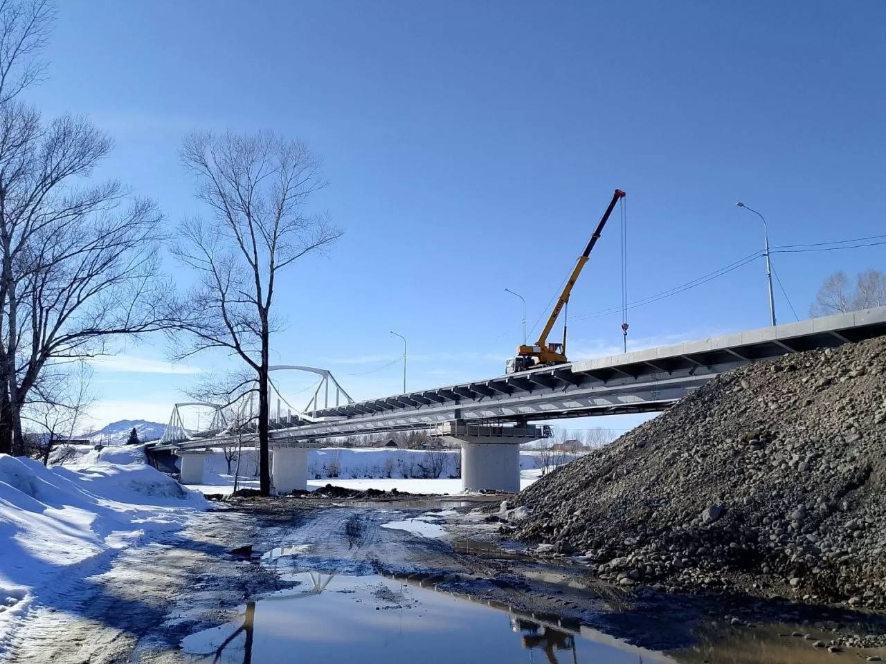 Мост между двумя Алтаями запустят уже летом Мост между двумя Алтаями запустят уже летом