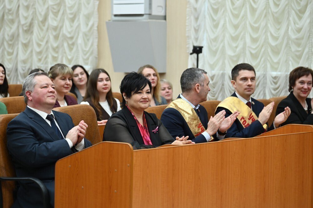В Алтайском крае названы имена лучших педагогов года В Алтайском крае названы имена лучших педагогов года