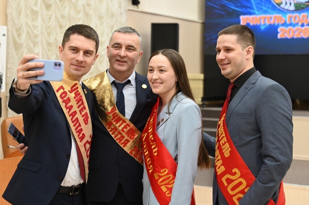 В Алтайском крае названы имена лучших педагогов года В Алтайском крае названы имена лучших педагогов года