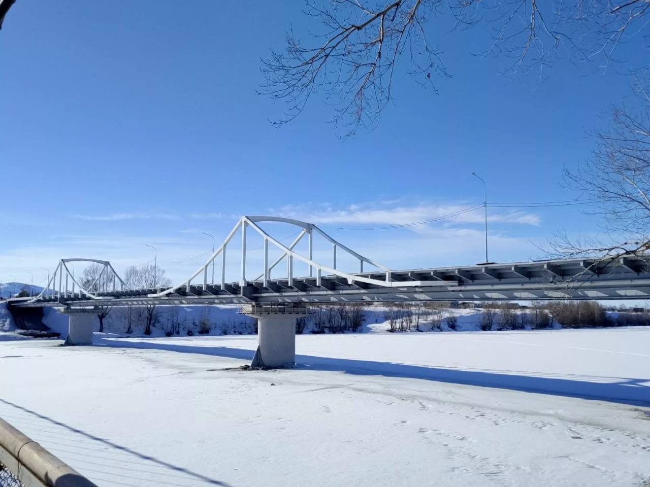 Мост между двумя Алтаями запустят уже летом Мост между двумя Алтаями запустят уже летом