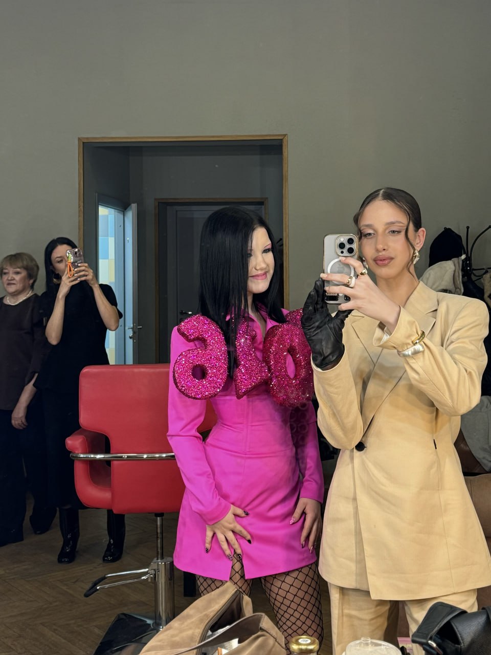 "Приехала на Первый канал, чтобы рассказать о заветной мечте" "Приехала на Первый канал, чтобы рассказать о заветной мечте"