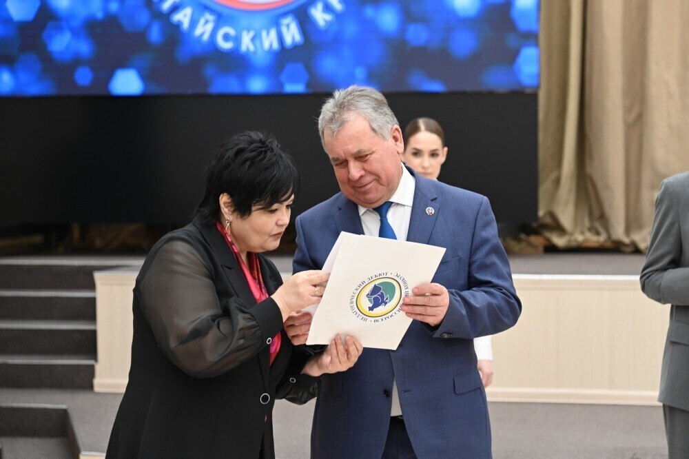 В Алтайском крае названы имена лучших педагогов года В Алтайском крае названы имена лучших педагогов года