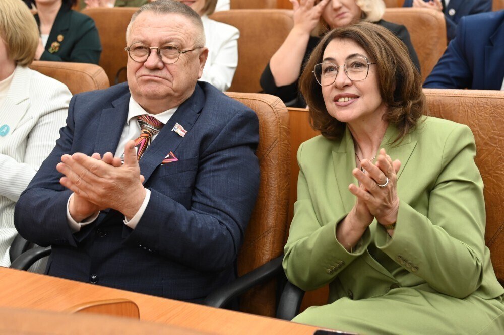 В Алтайском крае названы имена лучших педагогов года В Алтайском крае названы имена лучших педагогов года