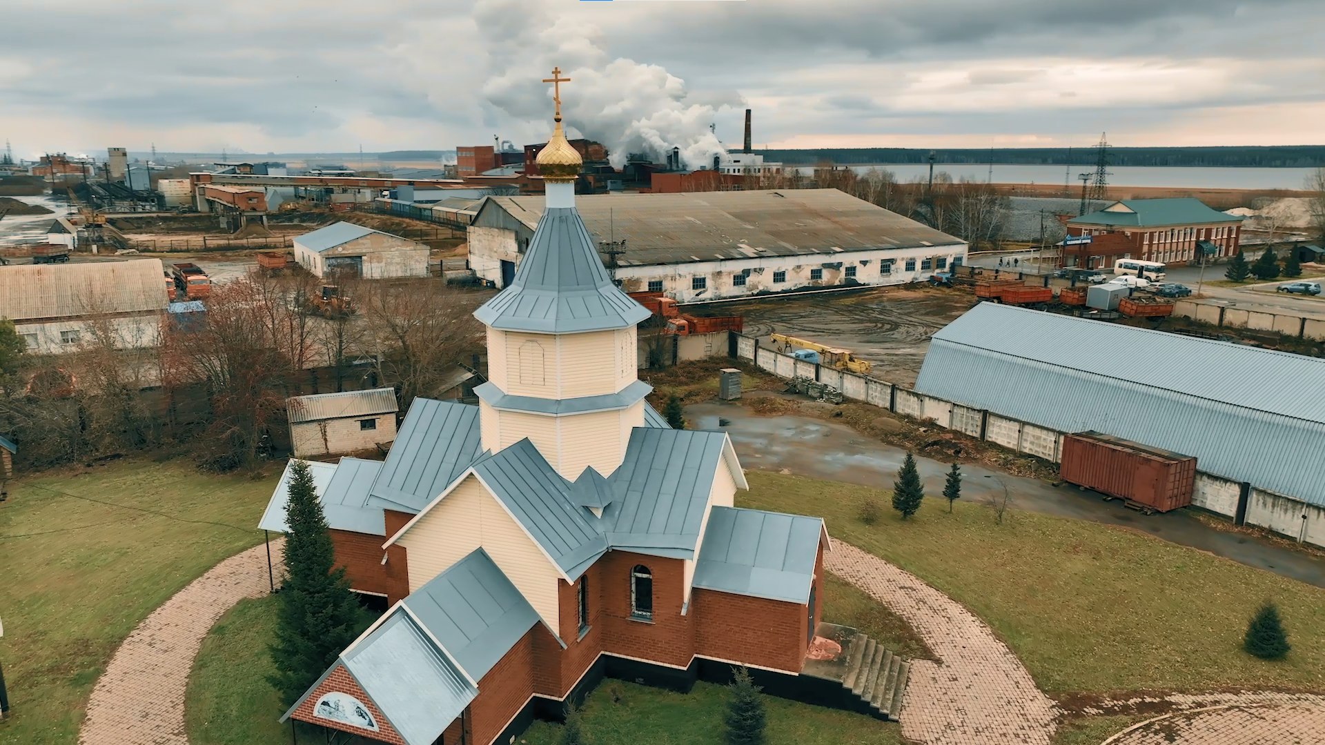 Алтайский бизнесмен возводит памятник погибшим бойцам СВО в посёлке Комсомольском Алтайский бизнесмен возводит памятник погибшим бойцам СВО в посёлке Комсомольском