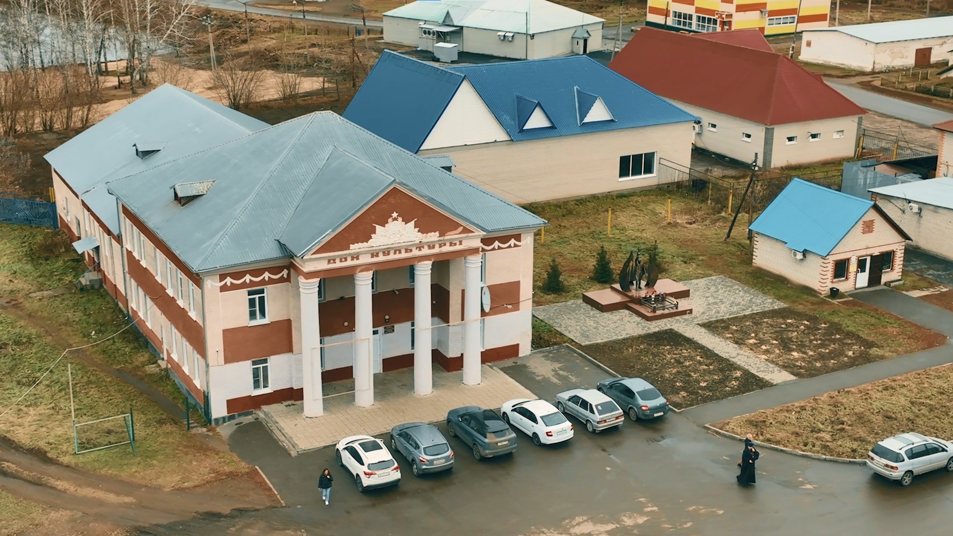 Алтайский бизнесмен возводит памятник погибшим бойцам СВО в посёлке Комсомольском Алтайский бизнесмен возводит памятник погибшим бойцам СВО в посёлке Комсомольском