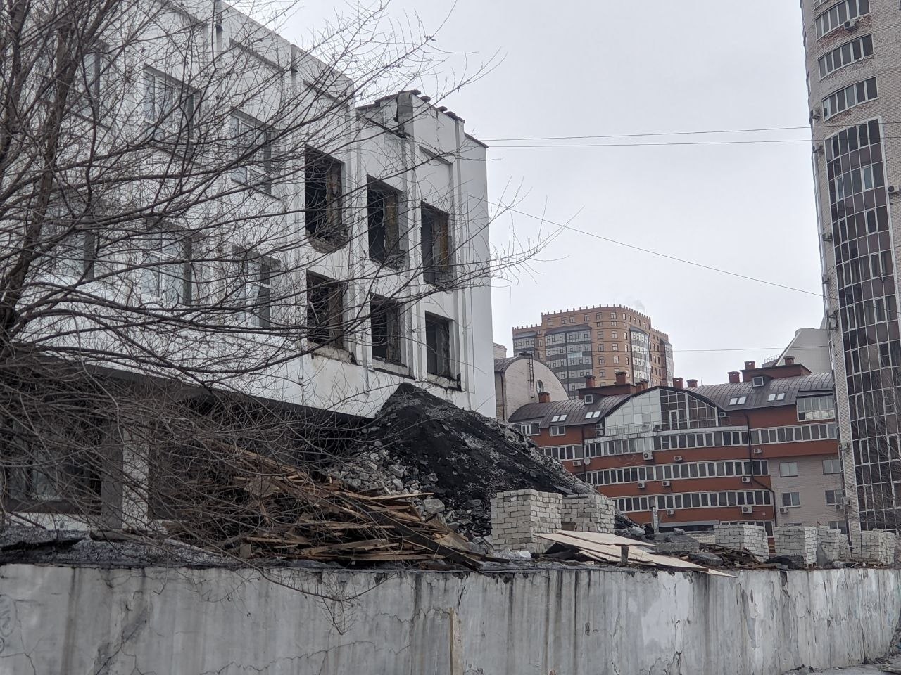 Как «исчезает» барнаульский «Колизей» Как «исчезает» барнаульский «Колизей»