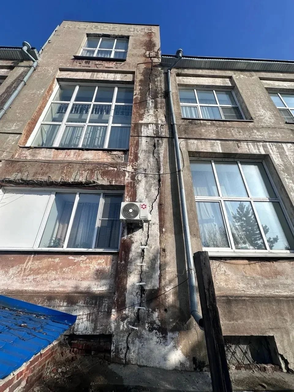 По поручению прокурора Алтайского края Антона Германа проводится проверка в связи с ненадлежащим технически состоянием образовательного учреждения По поручению прокурора Алтайского края Антона Германа проводится проверка в связи с ненадлежащим технически состоянием образовательного учреждения