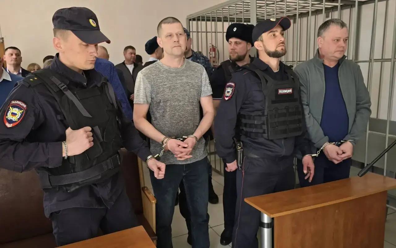 В Алтайском крае вынесен приговор по уголовному делу о хищении в отношении экс-руководителя ФГКУ "Специальное управление ФПС № 36 МЧС России" Виктора Великодного, его знакомого и шести подчиненных
