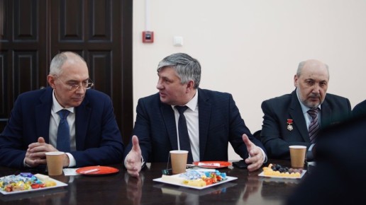 � ��������� ������ ������������� ����� ������� ������� � ���� � ������