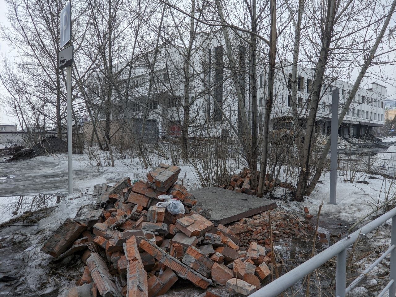 Как «исчезает» барнаульский «Колизей» Как «исчезает» барнаульский «Колизей»