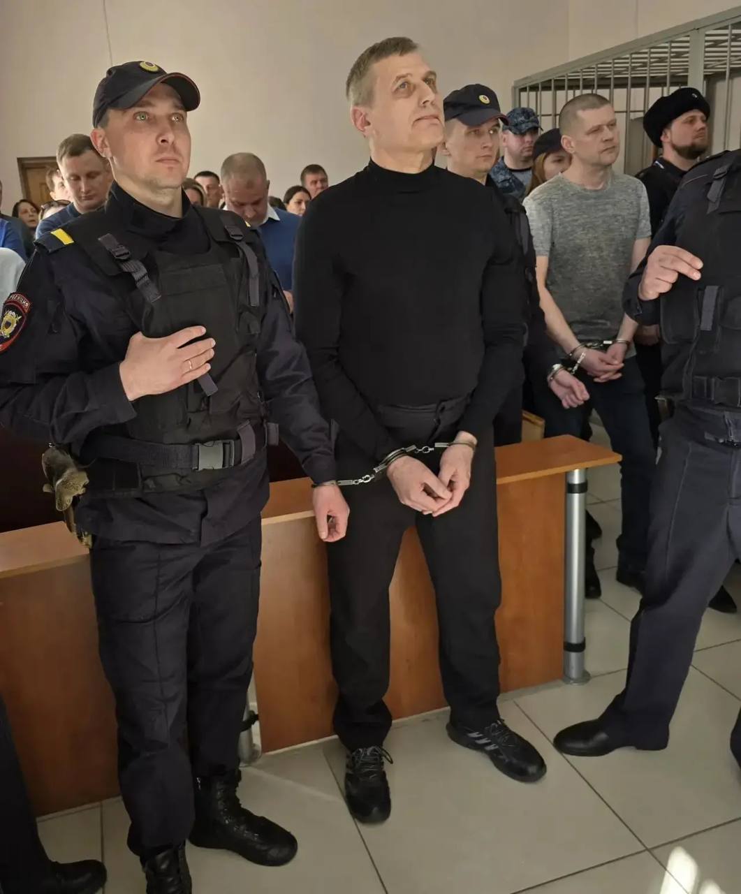 В Алтайском крае вынесен приговор по уголовному делу о хищении в отношении экс-руководителя ФГКУ "Специальное управление ФПС № 36 МЧС России" Виктора Великодного, его знакомого и шести подчиненных В Алтайском крае вынесен приговор по уголовному делу о хищении в отношении экс-руководителя ФГКУ "Специальное управление ФПС № 36 МЧС России" Виктора Великодного, его знакомого и шести подчиненных