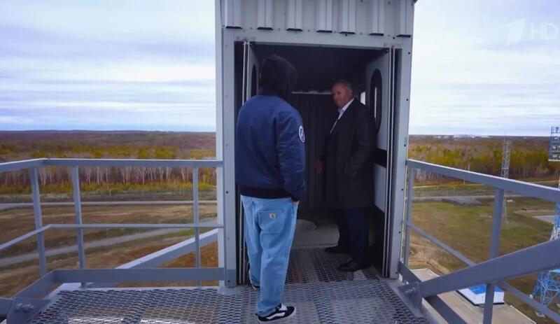 Лидер барнаульской "Комнаты культуры" Женя Трофимов побывал на главном космодроме России Лидер барнаульской "Комнаты культуры" Женя Трофимов побывал на главном космодроме России