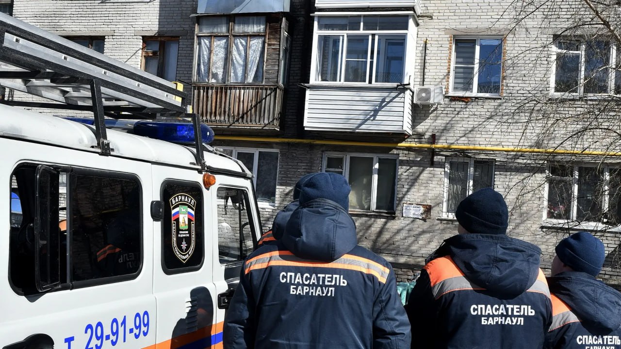 Состояние аварийного дома на Тимуровской, 37 в Барнауле проверяют дважды в день Состояние аварийного дома на Тимуровской, 37 в Барнауле проверяют дважды в день