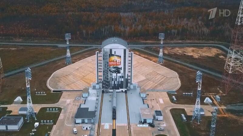 Лидер барнаульской "Комнаты культуры" Женя Трофимов побывал на главном космодроме России Лидер барнаульской "Комнаты культуры" Женя Трофимов побывал на главном космодроме России