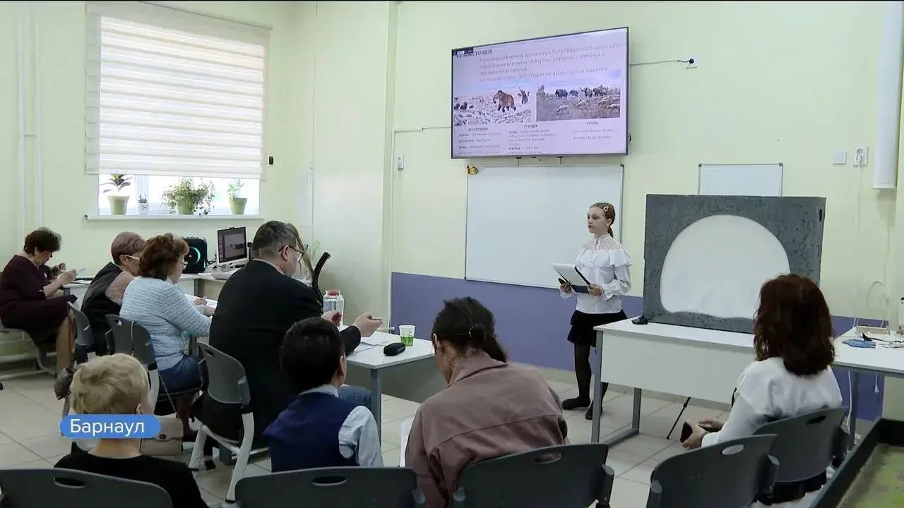 В Барнауле впервые проходит Сибирская школьная археологическая конференция