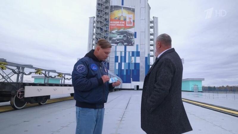 Лидер барнаульской "Комнаты культуры" Женя Трофимов побывал на главном космодроме России Лидер барнаульской "Комнаты культуры" Женя Трофимов побывал на главном космодроме России