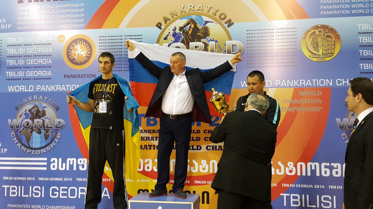 Сегодня свой 70-летний юбилей отмечает Владимир Геннадьевич Кленьшев — тренер высшей категории, заслуженный наставник РСБИ, обладатель высшего звания «Грандмастер», Почетный президент «Федерации панкратиона России»... Сегодня свой 70-летний юбилей отмечает Владимир Геннадьевич Кленьшев — тренер высшей категории, заслуженный наставник РСБИ, обладатель высшего звания «Грандмастер», Почетный президент «Федерации панкратиона России»...