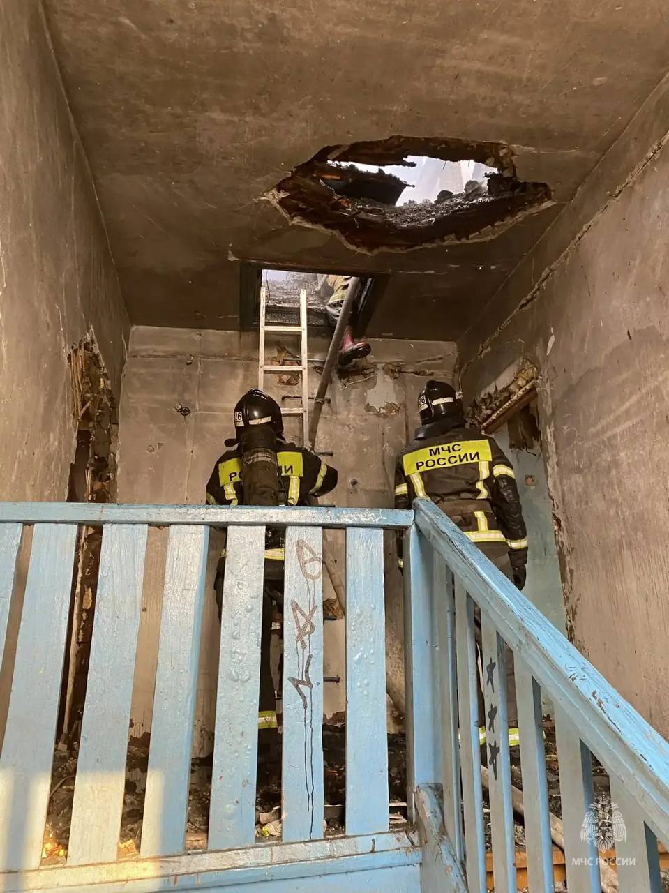 Крупный пожар на 300 «квадратах» потушили в нежилом доме Новоалтайска Крупный пожар на 300 «квадратах» потушили в нежилом доме Новоалтайска