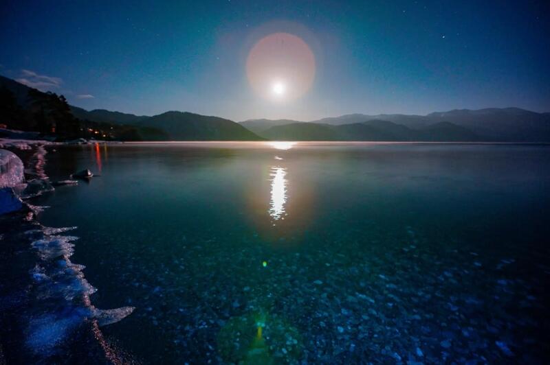 Сотрудники Алтайского биосферного заповедника Роман и Татьяна Воробьевы опубликовали серию ночных снимков, сделанных на берегу Телецкого озера Сотрудники Алтайского биосферного заповедника Роман и Татьяна Воробьевы опубликовали серию ночных снимков, сделанных на берегу Телецкого озера