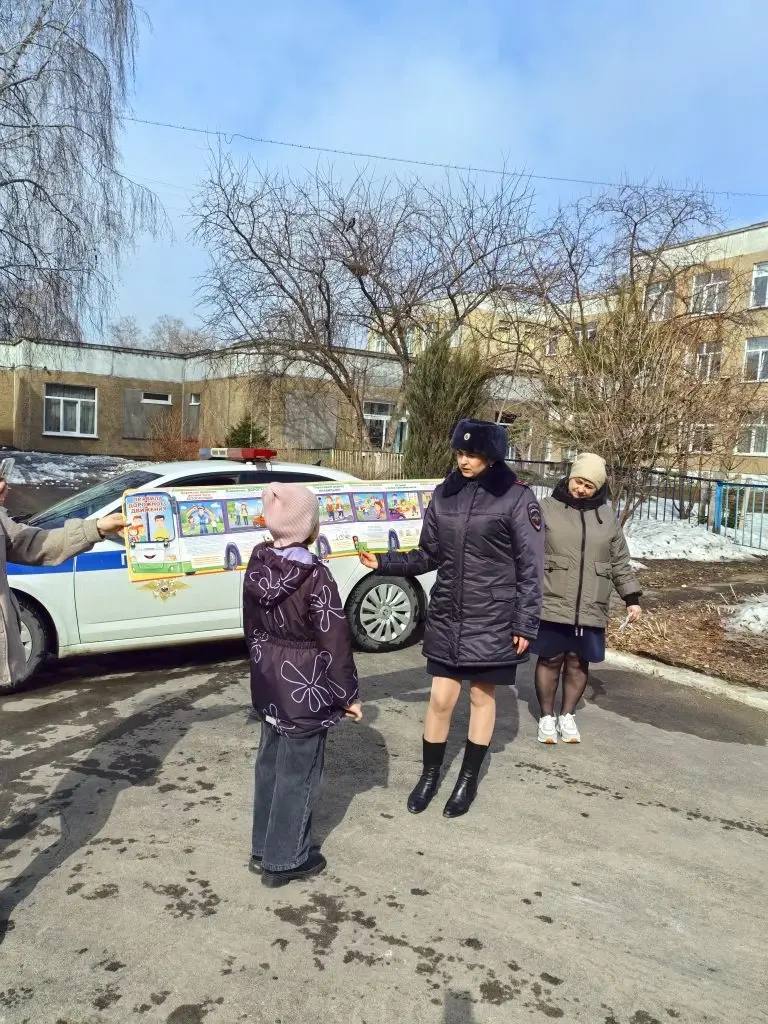 Сегодня, 6 апреля сотрудники Госавтоинспекции города Барнаула для воспитанников 223 детского сада провели профилактическое мероприятие по Правилам дорожного движения «Я соблюдаю ПДД» Сегодня, 6 апреля сотрудники Госавтоинспекции города Барнаула для воспитанников 223 детского сада провели профилактическое мероприятие по Правилам дорожного движения «Я соблюдаю ПДД»