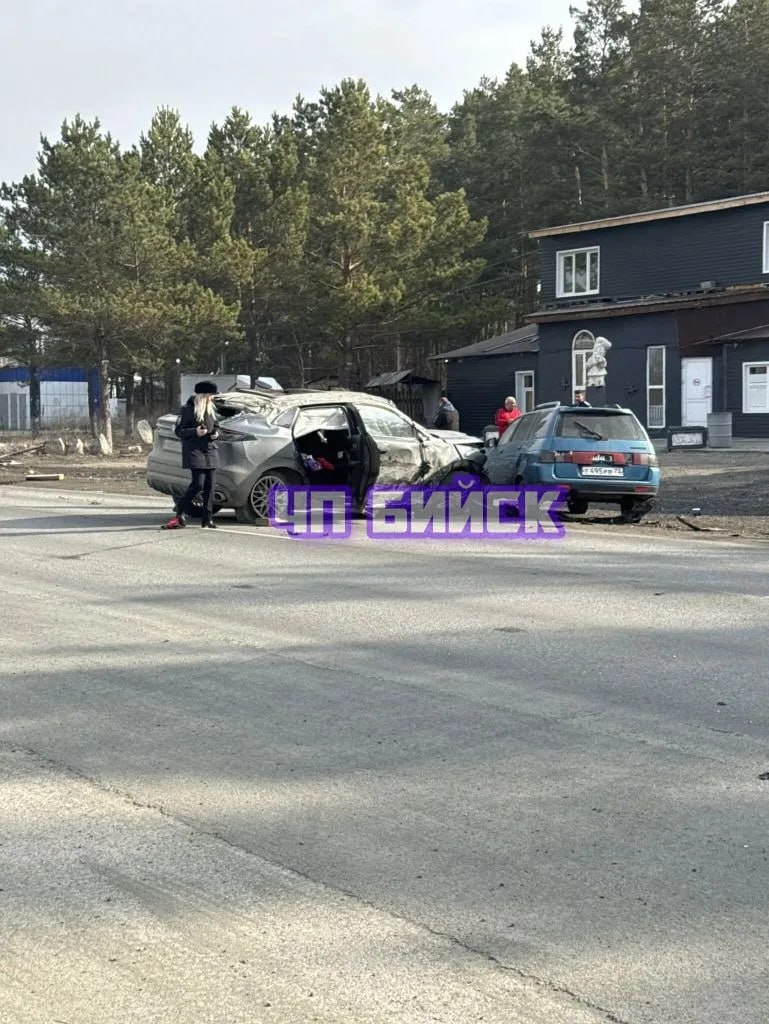 Массовая авария в Бийске закончилась гибелью девушки Массовая авария в Бийске закончилась гибелью девушки