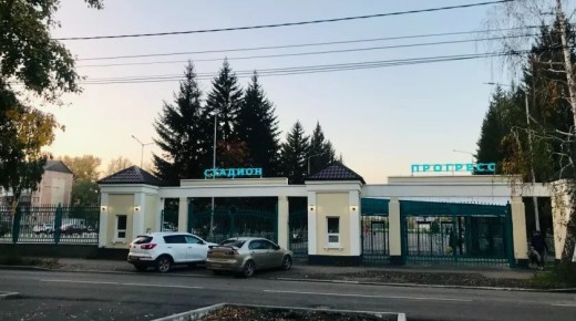 Здание, расположенное на территории спортивного клуба "Прогресс", разваливается по кирпичикам