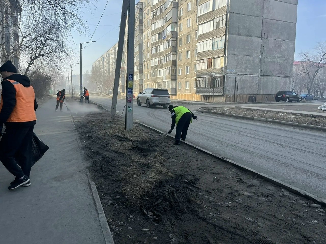 В Бийске коммунальные службы начали сезонную подготовку улиц к тёплому периоду В Бийске коммунальные службы начали сезонную подготовку улиц к тёплому периоду