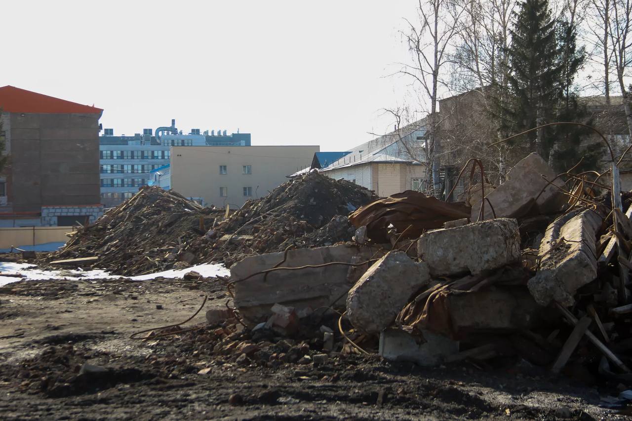 Почти 10 лет назад на проспекте Калинина вспыхнул мощный пожар, который уничтожил корпус Барнаульского радиозавода Почти 10 лет назад на проспекте Калинина вспыхнул мощный пожар, который уничтожил корпус Барнаульского радиозавода