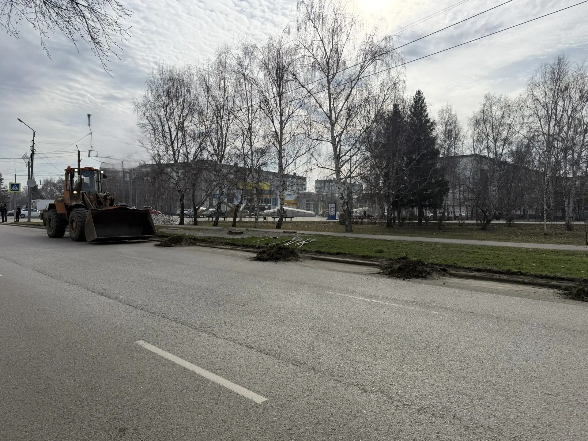 В Бийске коммунальные службы начали сезонную подготовку улиц к тёплому периоду