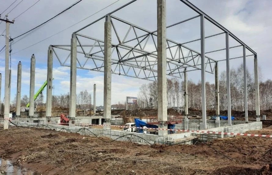 Спорткомплекс с тремя бассейнами начали строить в поселке под Барнаулом Спорткомплекс с тремя бассейнами начали строить в поселке под Барнаулом