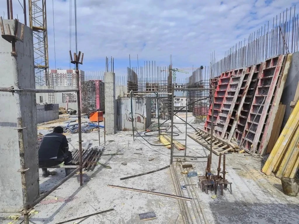 "Продолжается строительство"